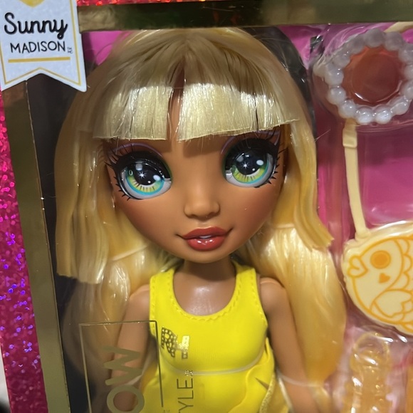 Rainbow High Sunny Madison In box NEW - Picture 6 of 6